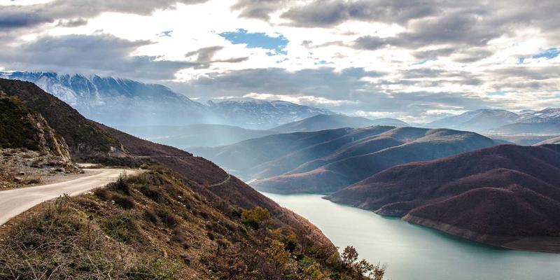 从白噪音到疗愈歌单：音乐与创意内容如何引爆中国冥想热潮